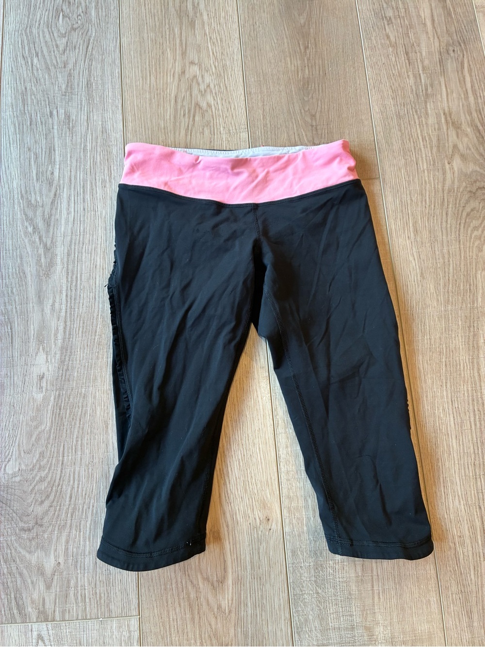 Y2K Lululemon black Capri low rise leggings with Pink Waistband side ruffles 6